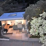 Irini Patira דירה *
