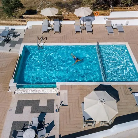 Studios Apartments Irini Patira *