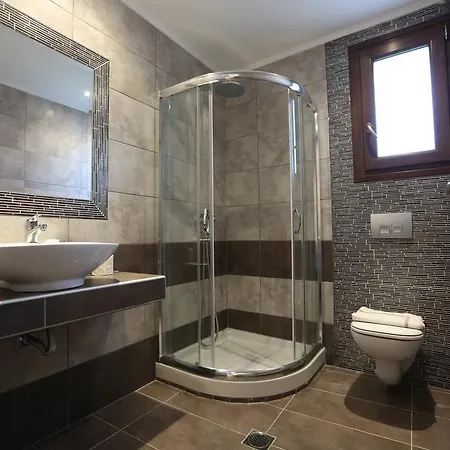 Apartament Irini Patira