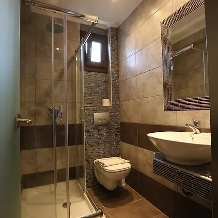 Irini Patira Lejlighed