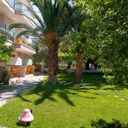 Studios Apartments Irini Patira