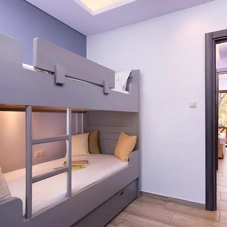 Studios Apartments Irini Patira * Potos